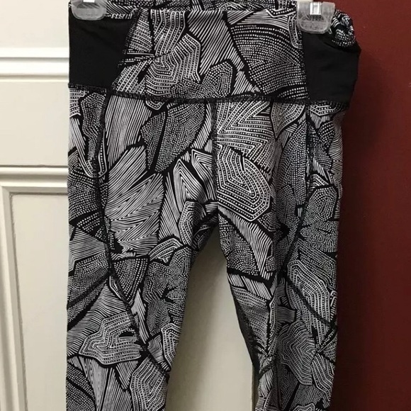 Lululemon Goal Crusher Dottie Tribe 7/8 Tight ~ 6 - Picture 5 of 8